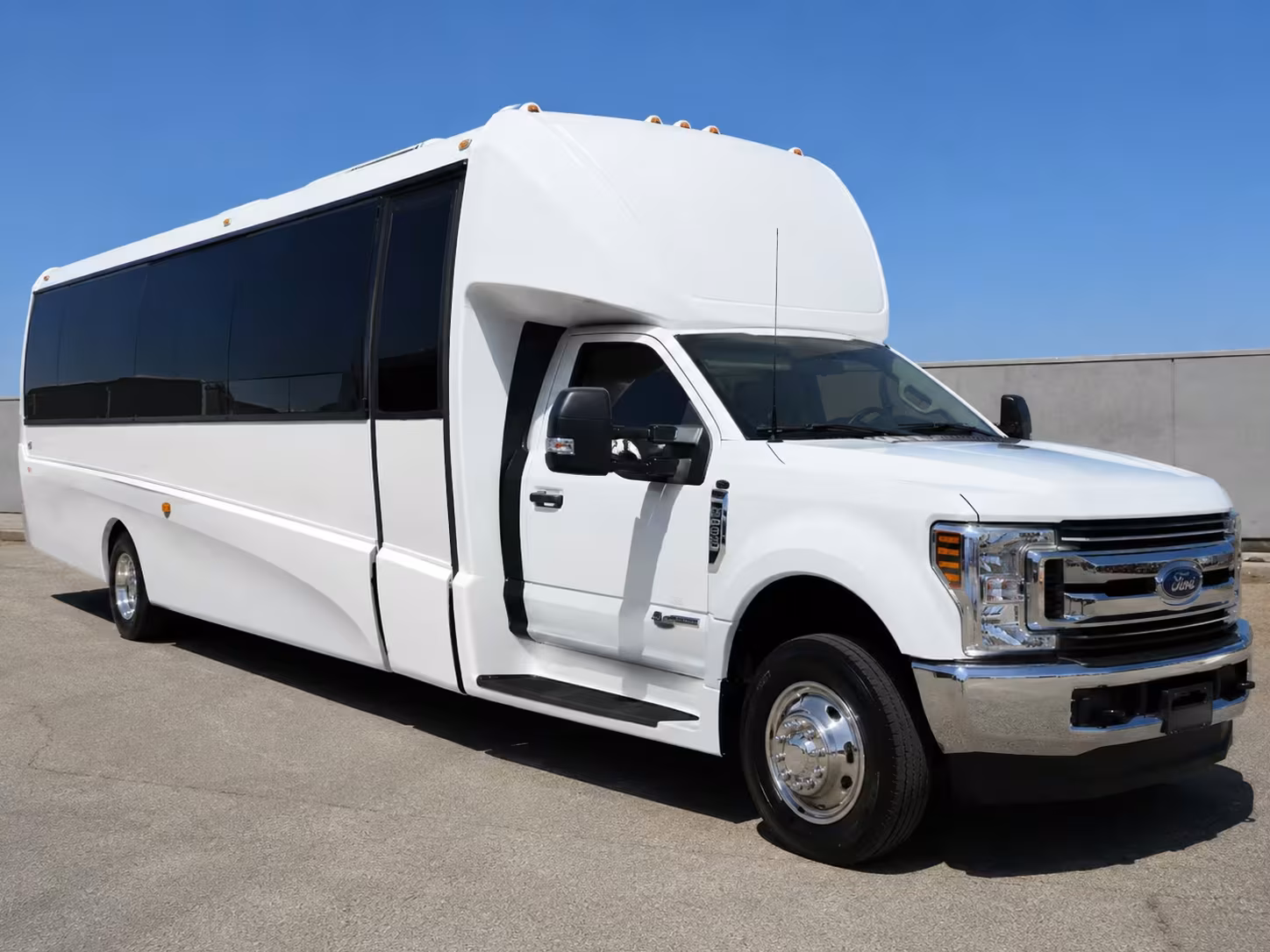 long distance minibus rentals from tustin to san diego